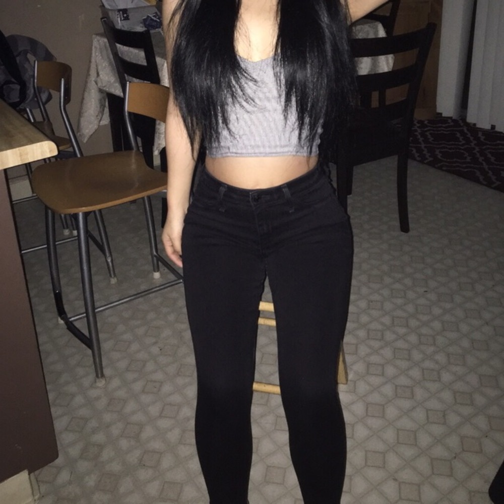 Black and gray crop top